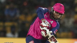 IPL 2025: 35 பந்துகளில் சதம்.. 14 வயதான வைபவ் சூர்யவன்ஷி வரலாற்று சாதனை.. நடுங்கி போன குஜராத்