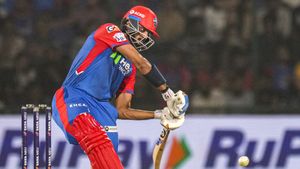 IPL 2025 - 4 போட்டிகளில் 3 ஆட்டம் தோல்வி.. புள்ளி பட்டியலில் சரிந்த டெல்லி.. அக்சர் பட்டேல் விளக்கம்