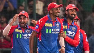 இலங்கை வீரர்களுக்கு என்ன ஆச்சு.. பீல்டிங்கில் பறவையாய் பறந்த சமீரா.. ஸ்டன்னான மிட்சல் ஸ்டார்க்!