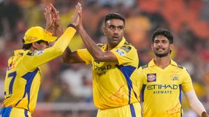 Ashwin: “யார் வன்மத்தை கக்குகிறார்கள் என்று தெரியும்.. ஆர்சிபி ரசிகர்கள் போல..” அஸ்வின் விளாசல்