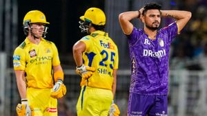CSK - KKR போட்டிக்கு குண்டு மிரட்டல்.. 42000 ரசிகர்களை பாதுகாக்க மஃப்டியில் குவிந்த போலீசார்
