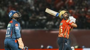 IPL 2025: நடப்பு சீசனில் முதல் முறை.. லக்னோ அணி பவுலர் திக்வேஸ் ரதி அசத்தல்.. ஸ்ரேயாஸ்-க்கு பதிலடி