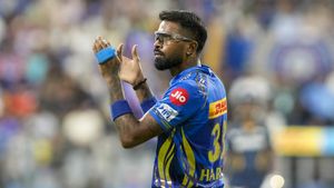 IPL 2025: மீண்டும் பிசிசிஐயிடம் சிக்கிய ஹர்திக் பாண்டியா.. 2வது முறையாக தண்டனை..நெஹ்ராவுக்கு சிக்கல்
