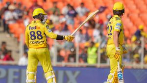 IPL 2025: 19 பந்துகளில் பிரவீஸ் அரைசதம்.. 230 ரன்கள் விளாசிய சிஎஸ்கே.. ஆயுஷ் மாத்ரே அதிரடி