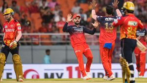 IPL 2025: பவர்பிளேவில் பஞ்சாக பறந்த பஞ்சாப் விக்கெட்.. ஆர்சிபி வீரர் ஹேசல்வுட் அபார பந்துவீச்சு