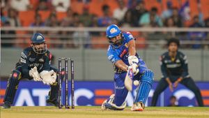 IPL 2025: தனி ஆளாக போட்டியை மாற்றிய ரோகித் சர்மா.. எலிமினேட்டரில் பட்டாசு ஆட்டம்..மும்பை ரன்குவிப்பு