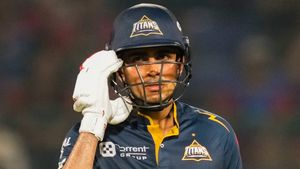 IPL 2025: முதல் ஓவரிலேயே குஜராத்தின் ஃபியூஸை புடுங்கிய மும்பை இந்தியன்ஸ்.. கேப்டன் கில் காலி