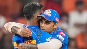 IPL 2025: சூர்யகுமார் யாதவ் காயம் என்ன ஆச்சு? PBKS எதிரான போட்டியில் விளையாடுவாரா? MI அணி விளக்கம்
