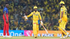 CSK vs RCB போட்டியில் ஐபிஎஸ் - வருமான வரித்துறை குடும்பத்தினர் இருக்கைக்காக மோதல்.. வழக்கு பதிவு