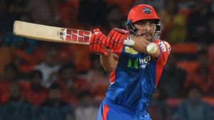 IPL 2025: 70 பந்துகளில் சதம் விளாசிய அசுதோஷ் ஷர்மா.. இங்கிலாந்தில் அபார ஆட்டம்