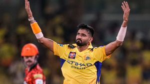 இந்திய அணியில் சேர்க்கப்படாத சிஎஸ்கே பவுலர்.. இங்கிலாந்துக்கு செல்ல திட்டம்.. மிகப் பெரிய ட்விஸ்ட்