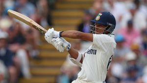 IND vs ENG: ஜெய்ஸ்வால் மற்றொரு சாதனை.. டிராவிட், சேவாக்கின் ரெக்கார்ட் சமம்