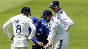 IND vs ENG: இந்தியாவுக்கு வந்து இறங்கிய இடி.. போட்டியிலிருந்து பாதியில் விலகிய ரிஷப் பண்ட்