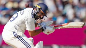 IND vs ENG: கிரிக்கெட்டிடம் வாய்ப்பு கேட்டீங்களே? என்ன கிழிச்சீங்க கருண் நாயர்? அணியை விட்டு போங்க