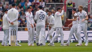 IND vs ENG: ஹாரர் படம் போல் மாறிய மான்செஸ்டர் நடுவரிடம் புகார் அளித்த ஜடேஜா.. நிறுத்தப்பட்ட ஆட்டம்