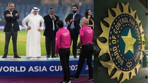 IND vs PAK Final: “கோப்பையும், பதக்கமும் உடனே வரணும்”.. பாகிஸ்தான் அமைச்சர் செயலால் பிசிசிஐ ஆவேசம்