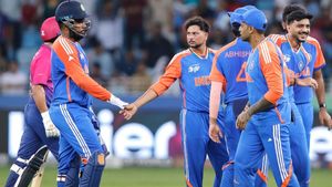 இதுதான் இந்தியாவின் பவுலிங்கா? அரண்டு போன UAE அணி.. 13.1 ஓவரிலேயே கேம் ஓவர்.. 57 ஆல்-அவுட்