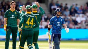 SA vs ENG: இங்கிலாந்து அணி 131 ரன்களுக்கு ஆல் அவுட்.. டெஸ்டில் கிங், ஒருநாள் கிரிக்கெட்டில் ஜோக்கர்