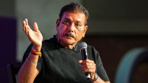 தயவு செய்து சஞ்சு சாம்சனை அப்படியே விட்டுவிடுங்கள்.. கம்பீர், அகார்கரை சாடிய ரவி சாஸ்திரி