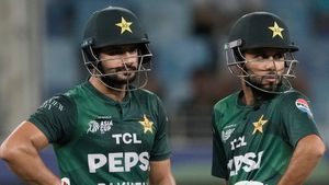 PAK vs OMAN: 67 ரன்களில் சுருண்ட ஓமன்.. இந்தியாவை சந்திப்பதற்கு முன் அபார வெற்றி பெற்ற பாகிஸ்தான்
