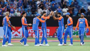 IND vs PAK: பாகிஸ்தான் இளம் சூப்பர் ஸ்டார் காலி.. முதல் பந்திலேயே விக்கெட் வேட்டையை தொடங்கிய இந்தியா