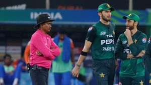 IND vs PAK: ஷாகின் அஃபிரிடி கேரியரையே முடிச்சிவிட்ட இந்திய அணி.. இப்படி ஒரு விசயம் நடந்ததே இல்ல