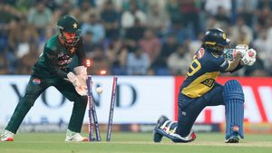 PAK vs SL: இந்தியாவிடம் ஏற்பட்ட அவமானம் எதிரொலி.. பாகிஸ்தான் வெறித்தன பந்துவீச்சு.. இலங்கை திணறல்