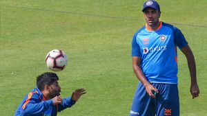 IND vs PAK: கேப்டன் சூர்யகுமார் ரன் எடுக்கலனு திட்டாதீங்க.. ரோகித் வழியை பின்பற்றுகிறார்- அஸ்வின்