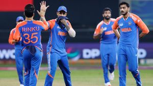 IND vs PAK: பைனலில் வெடித்த சர்ச்சை.. பாக். வீரர் ஏமாற்றுகிறார்.. நடுவரிடம் முறையிட்ட சூர்யகுமார்