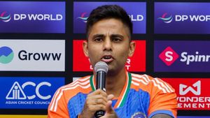 IND vs PAK: பவுலிங்கில் சொதப்பிய பும்ரா.. “அவர் ஒன்னும் ரோபோட் இல்லை” என்று சொன்ன கேப்டன் சூர்யகுமார் யாதவ்
