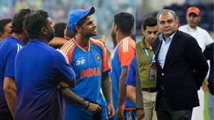 IND vs PAK: இந்திய அணிக்கு கோப்பையை தராமல் தூக்கிக்கொண்டு ஓடிய பாகிஸ்தான் அமைச்சர் மோஷின் நக்வி