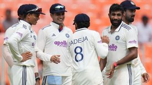 IND vs WI: எந்த இந்திய ஃபாஸ்ட் பவுலரும் செய்யாத மெகா சாதனையை செய்த பும்ரா.. 50வது டெஸ்ட் மேட்ச்