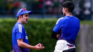 IND vs AUS: உங்க ஈகோவை எங்ககிட்ட காட்டாதீங்க கம்பீர்.. ஸ்ரீகாந்த்தை விமர்சித்தற்கு முன்னாள் வீரர் கண்டனம்