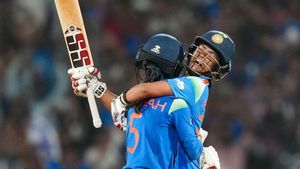 IND vs AUS: உலகக்கோப்பை வரலாற்றில் இப்படி நடந்ததே இல்லை.. புதிய சாதனையை செய்த இந்திய மகளிர் அணி