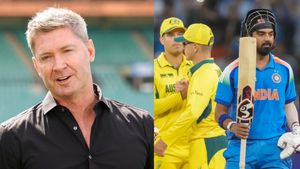 IND vs AUS தொடரை வெல்லப்போவது யார்? எழுதி வச்சிக்கோங்க இவர் தான் அதிக ரன் எடுப்பார்.. கிளார்க் கணிப்பு