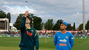 IND vs AUS: டாசில் இந்தியாவுக்கு சாதகம்.. பிளேயிங் லெவனில் சூர்யகுமார் ட்விஸ்ட்..முக்கிய வீரர் இல்லை