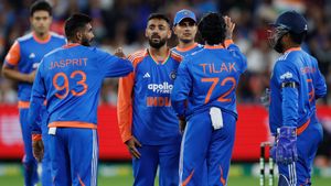 IND vs AUS: 13.2 ஓவரிலே கதையை முடித்த ஆஸ்திரேலியா.. ஹாட்ரிக் மிஸ் செய்த பும்ரா.. இந்தியா தோல்வி
