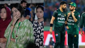 IND vs PAK: உங்களுக்கு பேசவே அருகதை கிடையாது.. இந்தியாவுக்கு ஆதரவாக நின்ற பாகிஸ்தான் ரசிகர்கள்