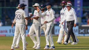 IND vs WI: ஒரு ஓவர் கூட தரல.. அப்புறம் எதுக்கு அந்த தம்பி அணியில் இருக்கிறார்.. முன்னாள் வீரர் கேள்வி