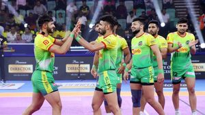 அயனின் 20-புள்ளி சாதனை, நவதீப்பின் 'ஹை ஃபைவ்': ஜெய்ப்பூரை வீழ்த்தி பாட்னா பைரேட்ஸ் அபார வெற்றி