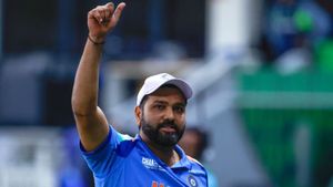 ஐசிசி தரவரிசை ரோகித் சர்மா நம்பர் 1 இடம்.. சுப்மன் கில்லை பின்னுக்கு தள்ளினார்.. 38 வயதில் சாதனை