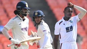 IND vs WI: 3 நாளில் டெஸ்ட் முடிவடைய கூடாது.. வெஸ்ட் இண்டீஸ் வீரர்களுக்கு சாதகமாக ஆடுகளம் மாற்றம்