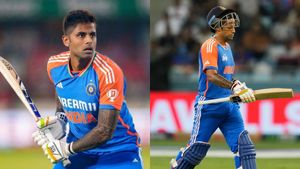 IND vs AUS: சிக்சர்களில் சாதனை படைத்த சூர்யகுமார்.. அதிரடி காட்டிய நிலையில் மழை குறுக்கீடு