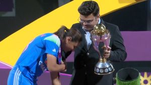 காலில் விழ வந்த ஹர்மன்பிரித்.. ஜெய்ஷா கொடுத்த நியாக்சன்.. மகளிர் உலககோப்பை பரிசளிக்கும் விழாவில் சுவாரஸ்யம்
