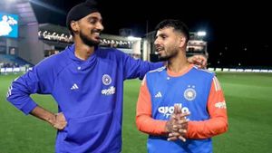 IND vs AUS 4வது டி20 நாளை மோதல் .. பிளேயிங் லெவனை மாற்ற கம்பீர் முடிவு.. குல்தீப் பதில் யார்?