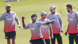 IND vs SA: சாய் சுதர்சன் மட்டுமல்ல, இன்னொரு வீரருக்கும் இந்திய அணியில் வாய்ப்பு கிடைக்கும்-சபா கரீம்