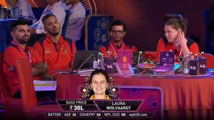 WPL auction: மகளிர் உலககோப்பை பைனலில் இந்தியாவுக்கு பயம் காட்டிய லாரா வோல்வார்ட்.. RCB-க்கு சோகம்