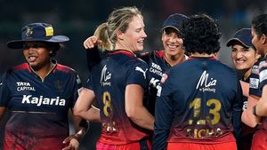 WPL ஏலத்தில் தாறுமாறு டீமை வாங்கிய ஆர்சிபி.. முழுதாக நட்சத்திர வீராங்கனைகள் அடங்கிய அணி பட்டியல்