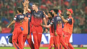 IPL 2026: அதிரடி வீரர்களை விடுவித்த ஆர்சிபி.. மினி ஏலத்தில் கையிருப்பு தொகை இவ்வளவு கம்மியா?