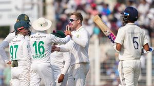 IND vs SA: ஆட்டம் தொடங்கிய சில நிமிடங்களில் சோலி முடிந்தது.. ஒரே ஓவரில் 2 விக்கெட்.. சுருண்ட இந்தியா
